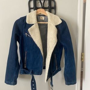 Gap shearling jean jacket 🦋